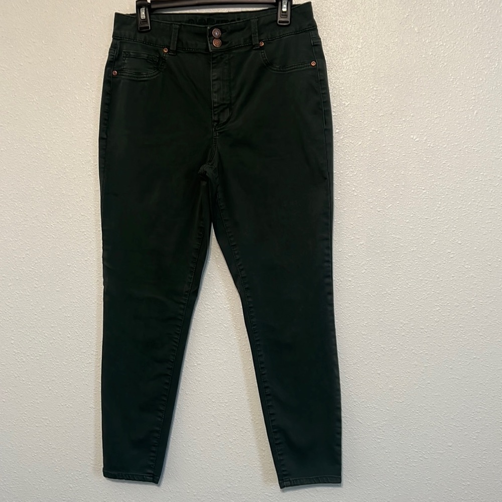 m jeans by maurices Olive High Rise Double Button Jegging. Size Large Short